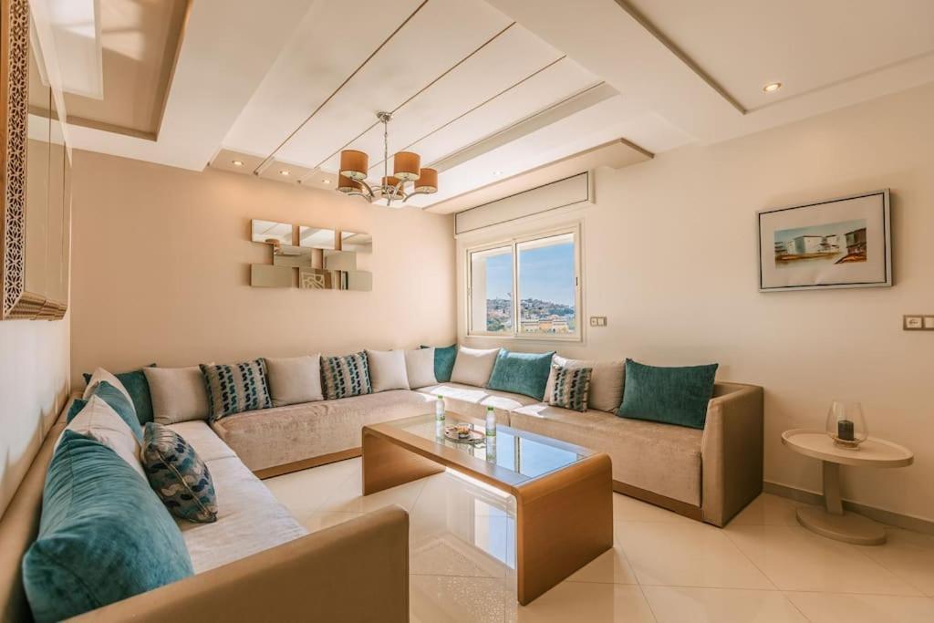 Central 2-Bedrooms Near Beach & Dining Tanger Extérieur photo