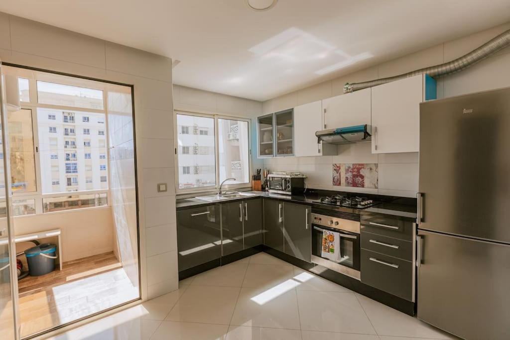 Central 2-Bedrooms Near Beach & Dining Tanger Extérieur photo